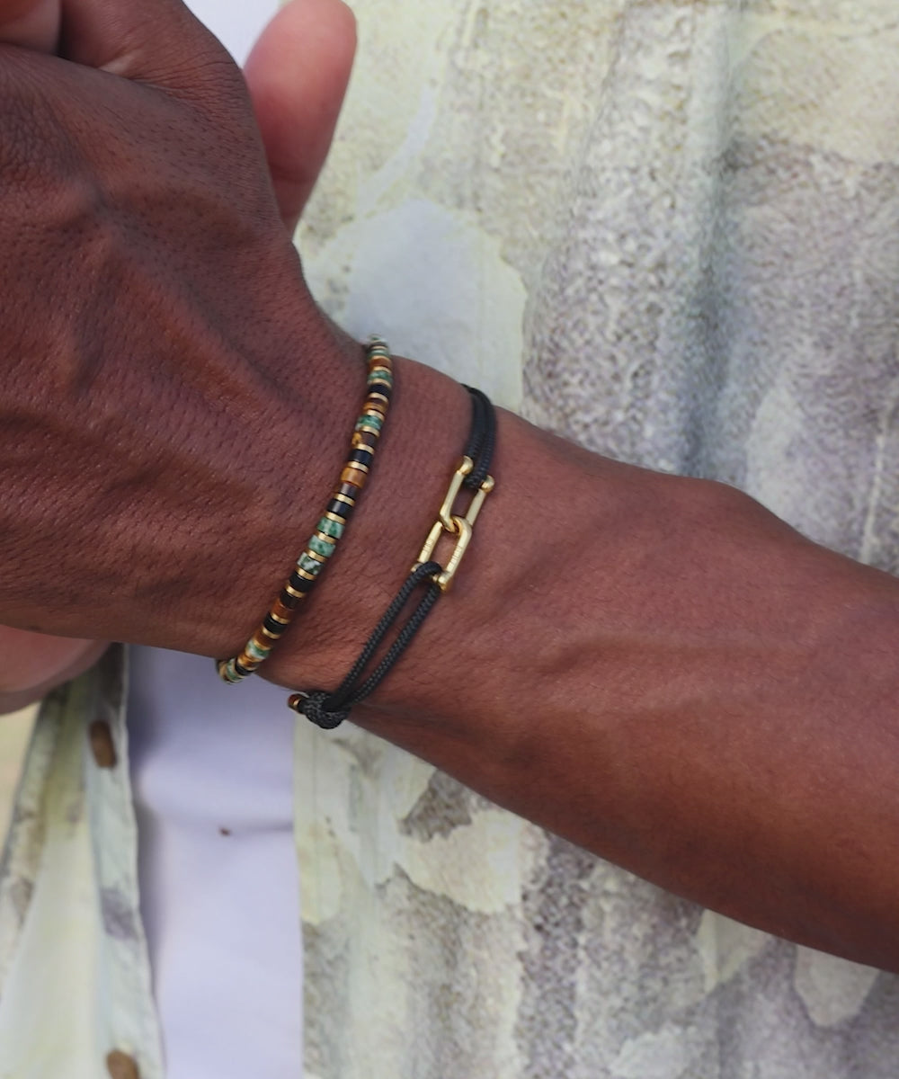 Daunting Dean Black | Gold